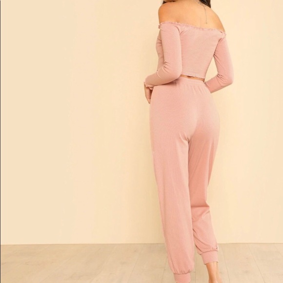 Crop top and jogger set - Picture 2 of 6